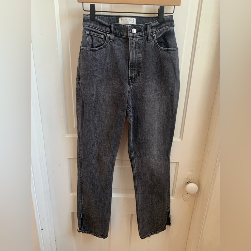 Abercrombie & Fitch 90’s Straight Ultra High Rise Size 25 short